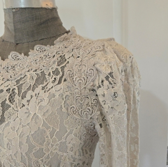 Vintage Silver White Cachet By Bari Protas Lace Wedding Peplum Dress, SIZE 7/8 - Picture 12 of 16